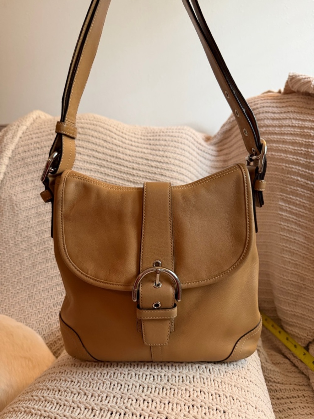Y2K Coach SoHo Hobo Bag L04D-9480 Camel Leather Buckle Flap Shoulder/Crossbody